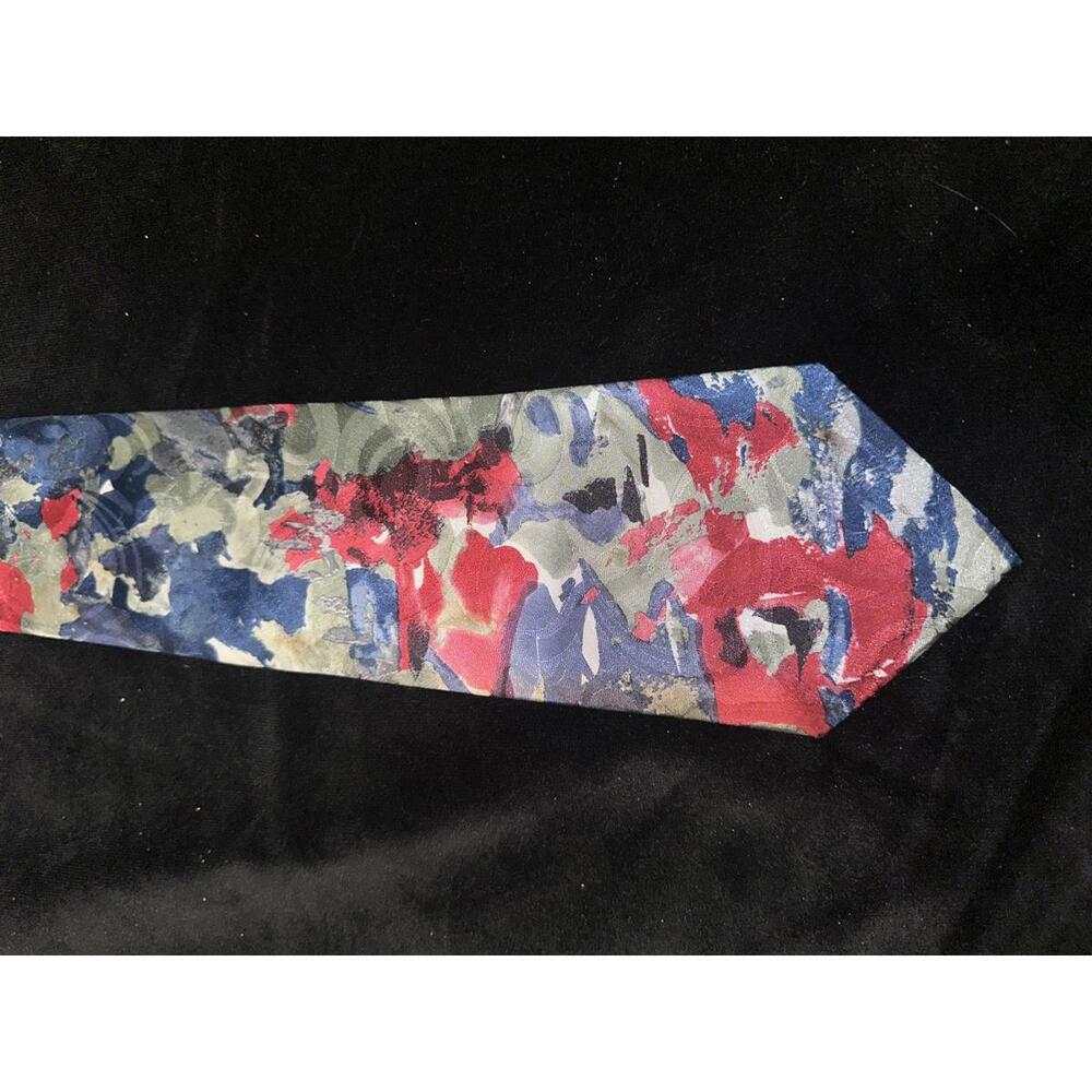 Stylish Edition Van Heusen Tie with Abstract Print